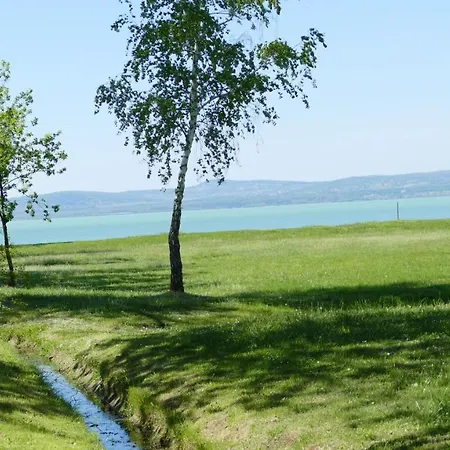 Szemespart Apartman Balatonszárszó